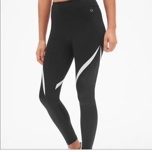 GapFit blackout technology leggings